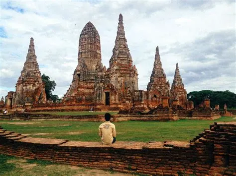 A Rebelião de Phia Sua: Uma Luta pelo Poder e a Ascensão do Reino de Ayutthaya no Século XIV